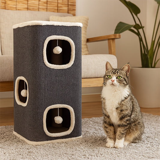 arbre a chat avec un chat blanc