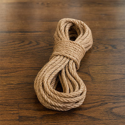 corde arbre a chat solide brune et longue