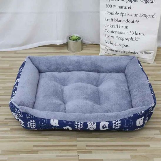 coussin chat avec des petites tête de chats de couleur bleu foncé rectangulaire