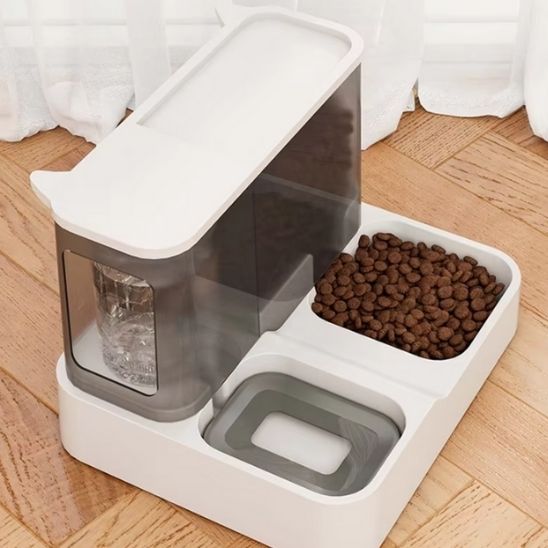 distributeur croquette chat blanc