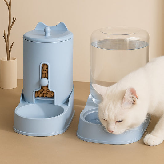 distributeur croquette chat bleu avec chat blanc