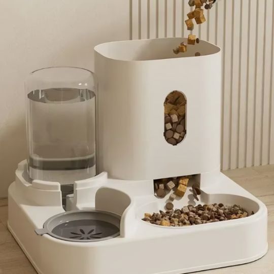 distributeur de croquettes pour chat pratique