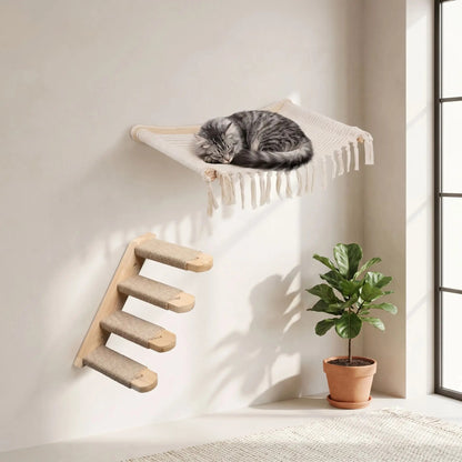hamac mural pour chat dans un salon chic