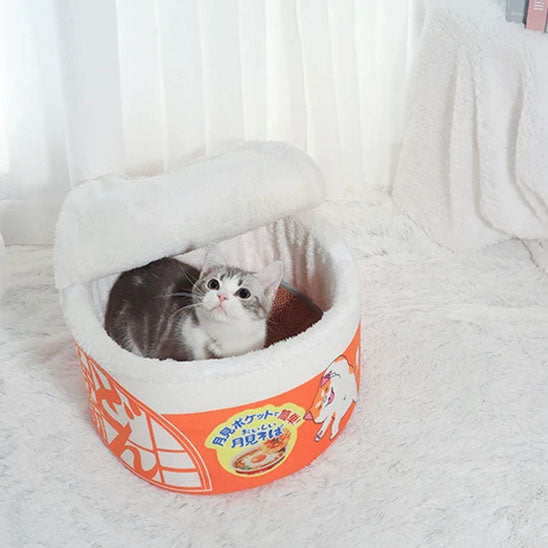 maison pour chat de style japonais ronde et profond avec un chat qui est cacher dedans