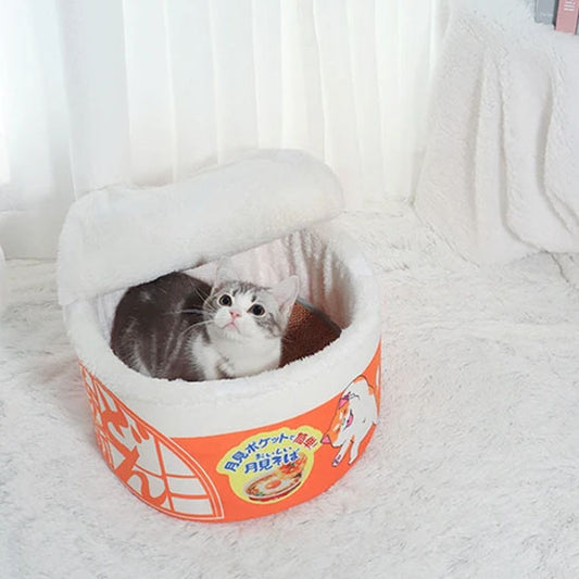 maison pour chat de style japonais ronde et profond avec un chat qui est cacher dedans
