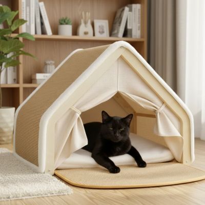 maison pour chat en forme de tente de couleur beige et avec un chat noir coucher dedans dans un salon bien décoré et lumineux