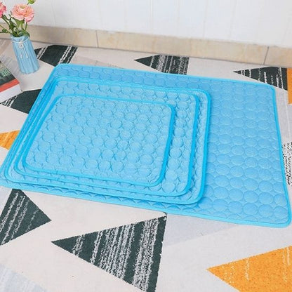 tapis rafraichissant chat de couleur bleu avec différente grandeur